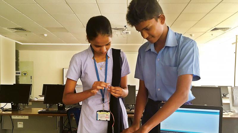 Shravani Reddy and Purushottam N , students of the Government High School, Uttarahalli have developed a system based on robotic sensors to ensure safety  of LPG gas cylinder. (Photo: DC)