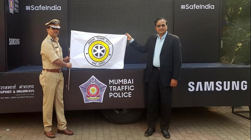 Mumbai Traffic Police cheif with Mr. Deepak Bhardwaj, Vice President, CSR, Samsung India at the Safe India campaign launch at Mumbai.