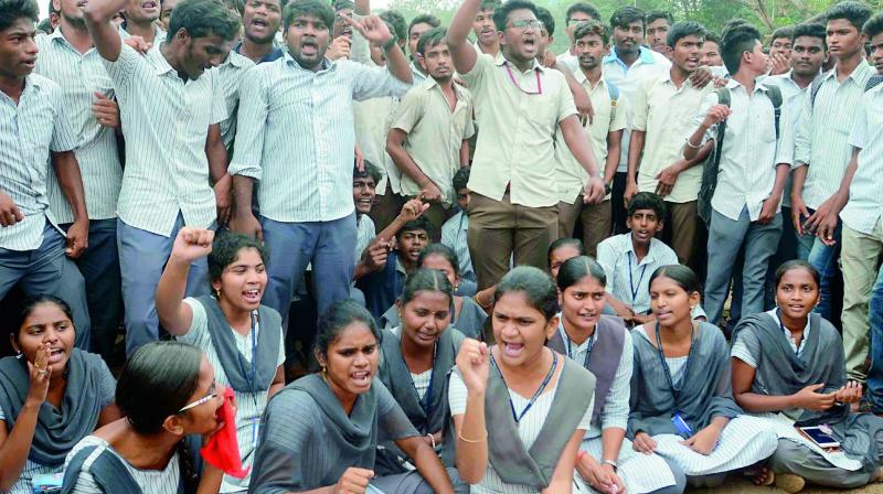 Students of the government polytechnic college protest against the sealing of the institution in Vijayawada on Thursday. (Photo: Deccan chronicle)