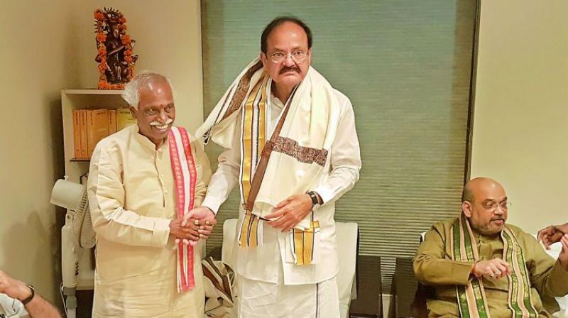M Venkaiah Naidu with Union Labour Minister Bandaru Dattatreya. (File photo)