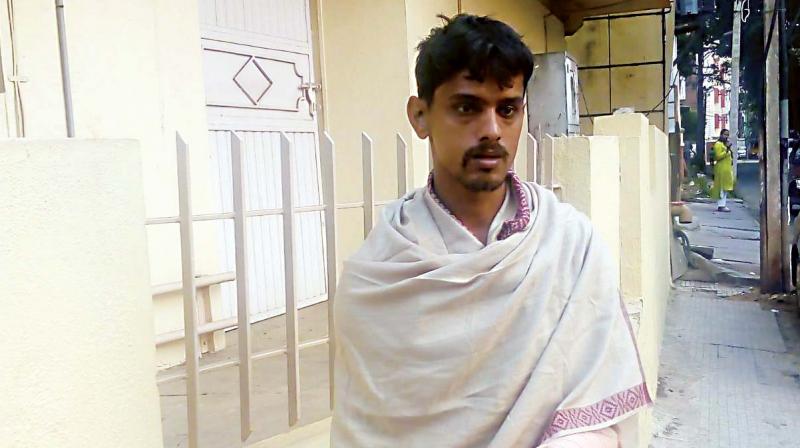 The accused flung petrol at Asif and struck a match as they robbed him of Rs 500. His hand and shirt both caught fire.