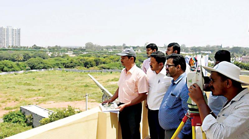 Representatives from United Bengaluru, Namma Bengaluru Foundation and state government officials, inspecting Mallasandra Gudde lake on Friday