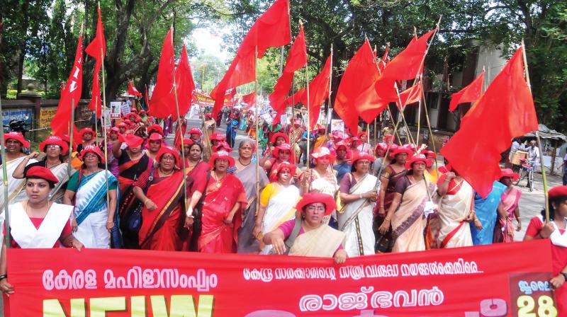 Members of CPI-led Kerala Mahila Sanghom take out a march to Raj Bhavan to protest against anti women policies of the Narendra Modi-led government in Thiruvananthapuram on Saturday. National Federation of Indian Women (NFIW) national general secreatry Annie Rajai inaugurated the march.(Photo: A.V. MUZAFAR)