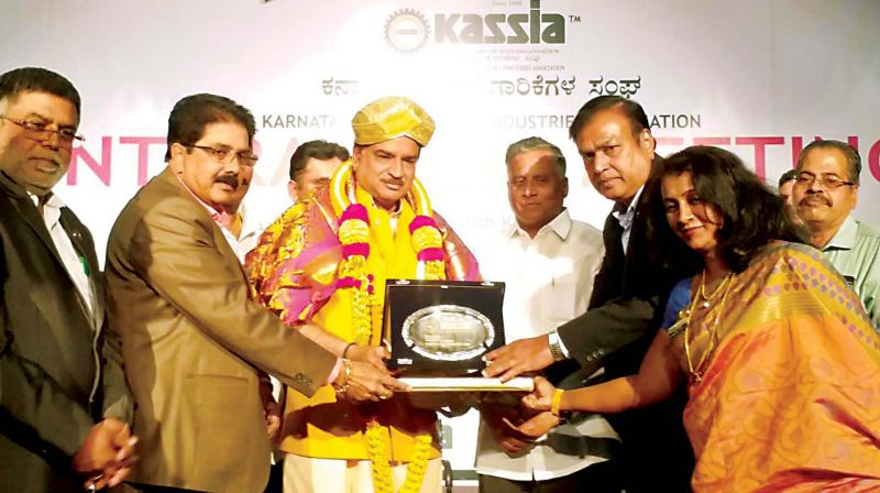 Union Minister Ananth Kumar being felicitated by KASSIA members in Bengaluru on Monday. (Photo: DC)