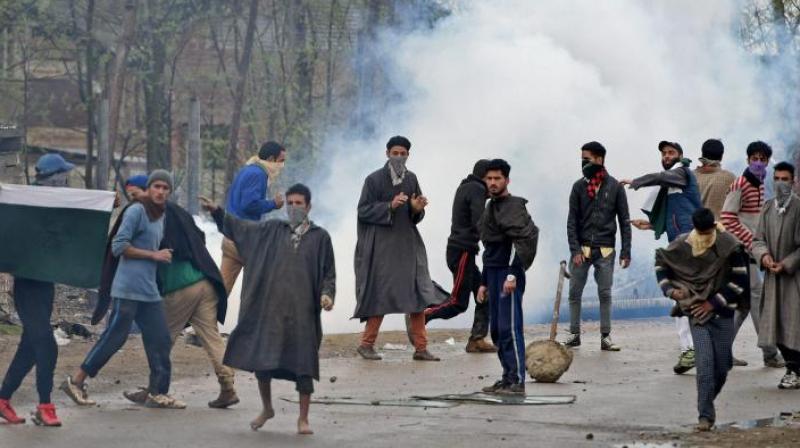 A group of youth pelting stones on security forces during an anti-militant operation at village Durbugh in Chadoora area of central Kashmirs Budgam district. (Photo: PTI)