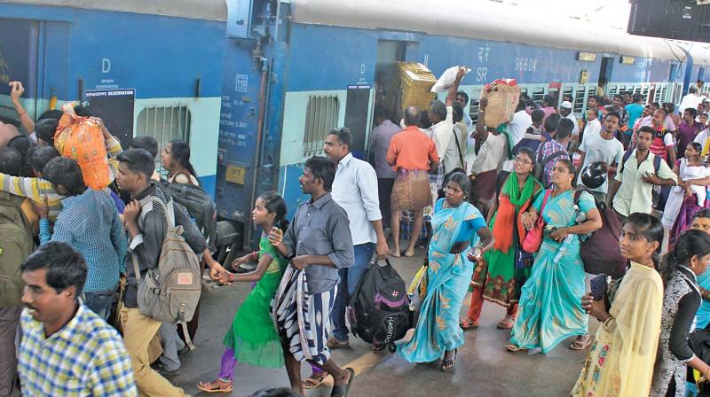 Egmore station witnesses a huge crowd as many people leave the city to celebrate Pongal. (Photo: DC)