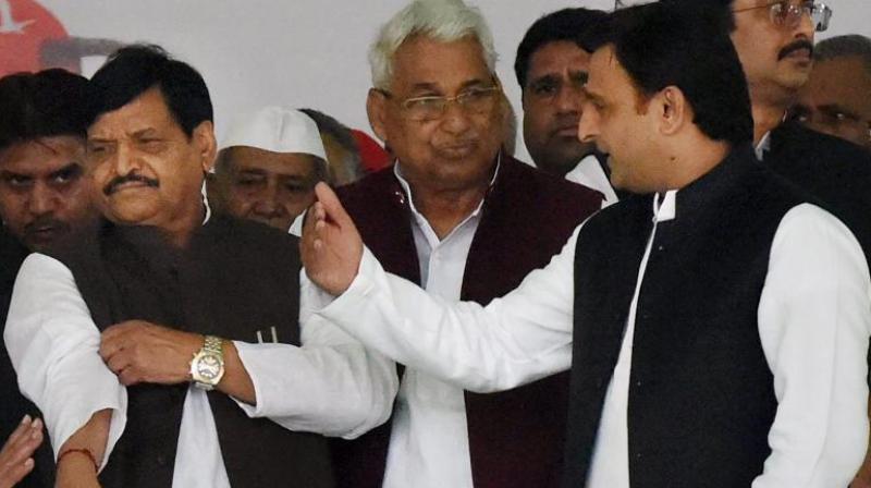 Samajwadi Party state party chief Shivpal Yadav with Chief Minister Akhilesh Yadav (Photo: PTI)