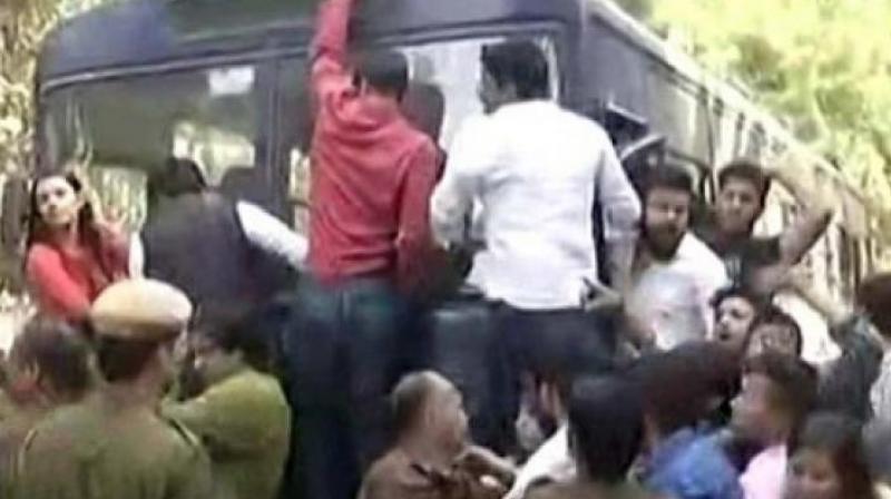 Members of the Delhi University Students Union (DUSU) and ABVP staged a protest. (Photo: Twitter)