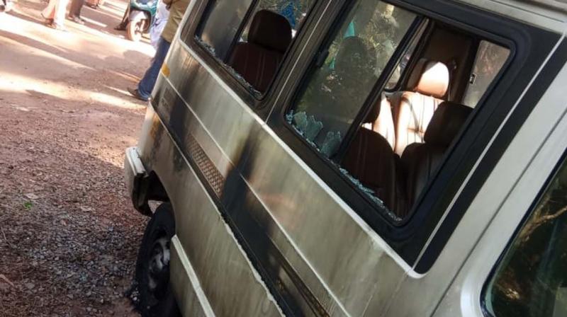 The tourist bus of a BJP leader torched in Vadakara