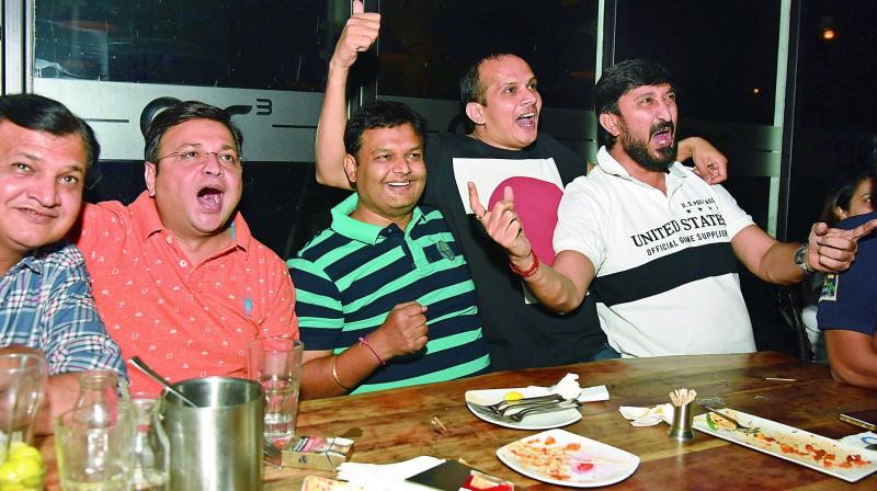 Cricket fans enjoy the IPL final between Mumbai Indians and Rising Pune Supergiant at a pub in Hyderabad on Sunday. (Photo: DC)
