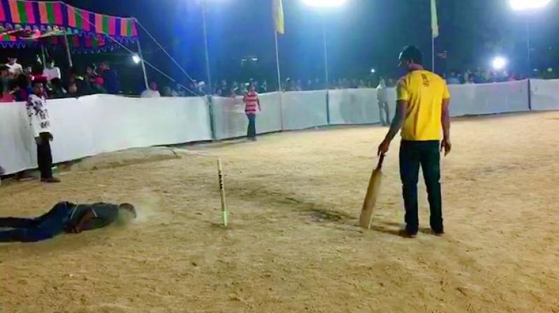 A 25-year-old youth collapsed and died while playing in a local cricket tournament at Zehra Nagar in Banjara Hills on Friday night.