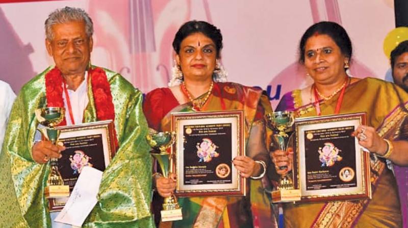 Chennai Cultural Academy Trust honours music, dance and drama artistes Rajini Hariharan, Shurajit Nrithya and Delhi Ganesh at the inauguration of its Fine Arts Festival in the city. (Photo: DC)