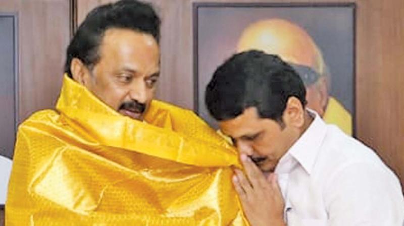 Senthil Balaji presenting a shawl to DMK president  M.K. Stalin. (Photo: DC)