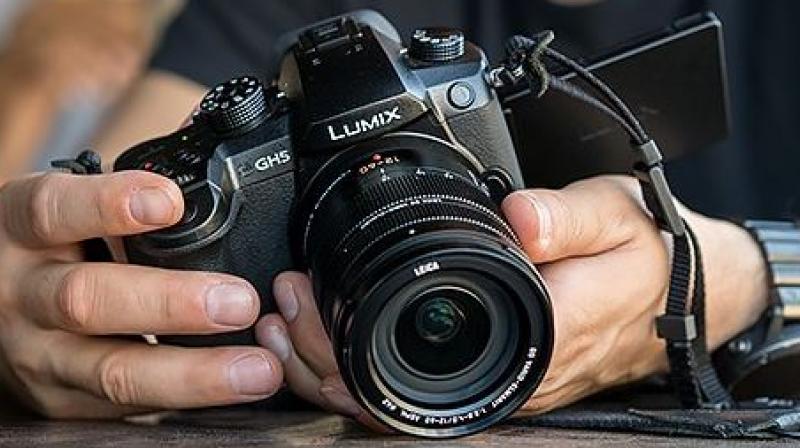 The new GH5 is capable of 4:2:2 10-bit 4K 30p / 25p internal video recording as well as outputting better colour reproduction for the first time as a digital interchangeable lens camera.