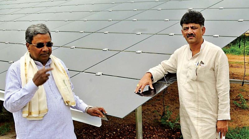 CM Siddaramaiah and Energy Minister D.K. Shivakumar at the 2000-mw solar power plant near Pavagada in Tumakuru district on Thursday  (Photo: KPN)
