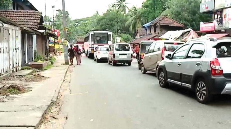 Mananchira- Vellimadukunnu road