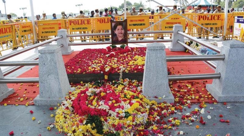 Jayalalithaas resting place adorned with flowers (Photo: DC)