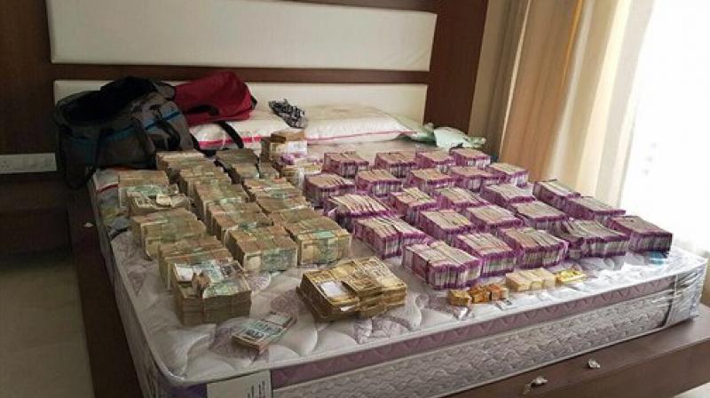 Rs 4.7 crore cash in new currency seized by Income Tax department in Bengaluru along with Rs 100 and demonetised Rs 500 notes.