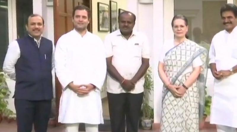 Karnataka Chief Minister designate H D Kumaraswamy meets Congress president Rahul Gandhi, UPA chairperson Sonia Gandhi in New Delhi. (Photo: ANI | Twitter)