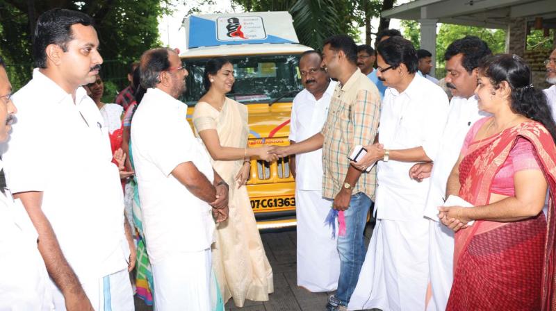 Mayor Soumini Jain hands over the key of the newly-purchased dog van to the Corporations Animal Birth Control unit.