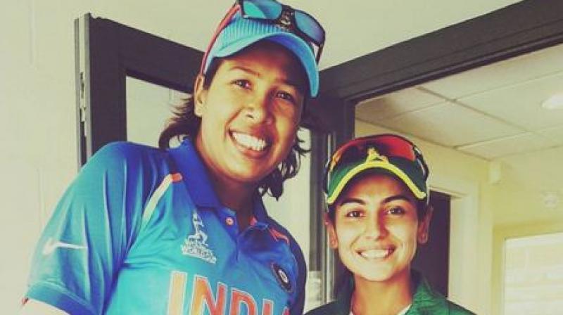 After the Indo-Pak encounter, Pakistans Kainat Imtaz met up with her childhood cricket idol and current womens cricketer, Indias Jhulan Goswami. (