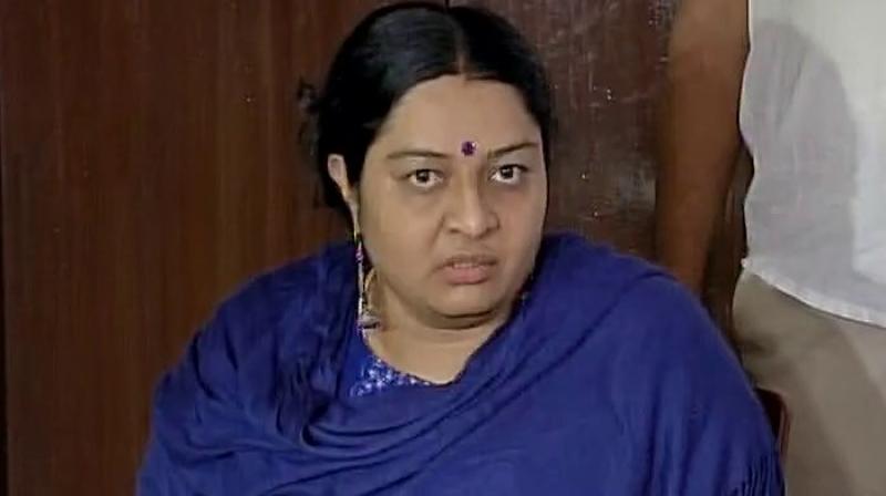 Deepa Jayakumar, niece of former Tamil Nadu chief minister late J Jayalalitha addresses the media after being denied entry to Poes Garden, in Chennai. (Photo: Twitter | ANI)