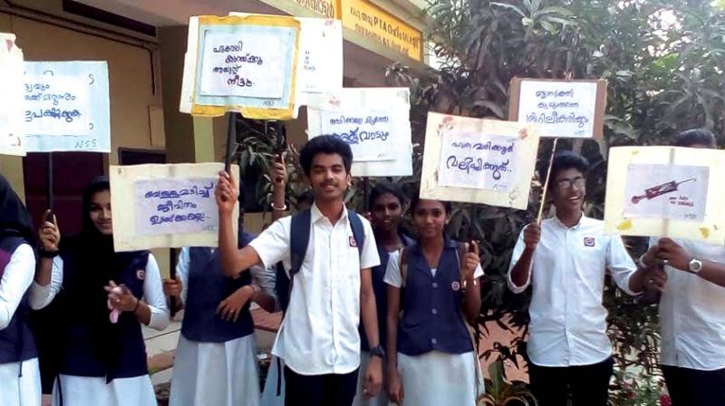 NSS volunteers of Government Higher Secondary School, Kuttikkattoor, with placards against use of drugs