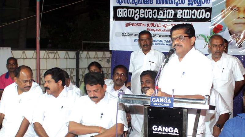 V.M Sudheeran addresses the remembrance meeting of Abdul Jabbar on Thursday. (Photo: DC)