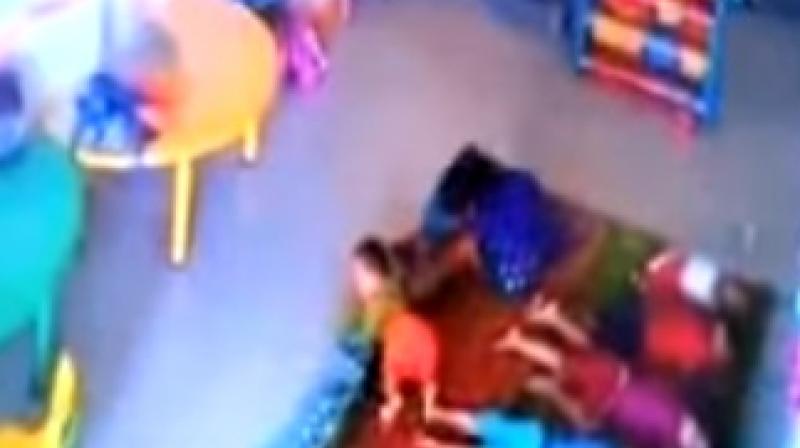 Caretaker assaulting a 10-month-old girl in a cr¨che (Photo: video grab)