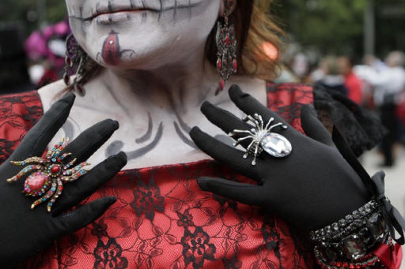 Mexicans celebrate death of ancestors on Day of The Dead