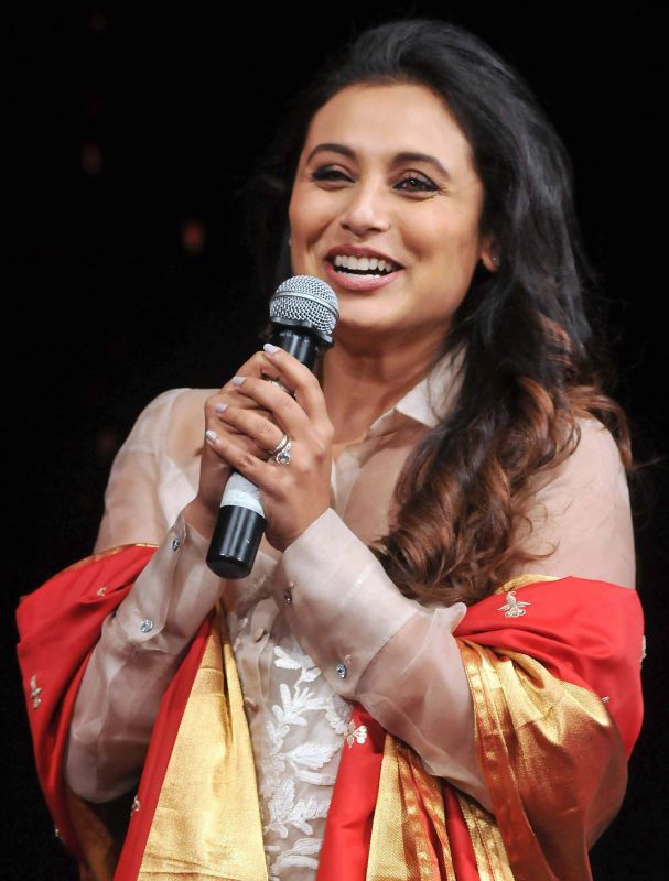 Rani Mukerji gets Pride of Bengal honour as she lands in Kolkata for Hichki