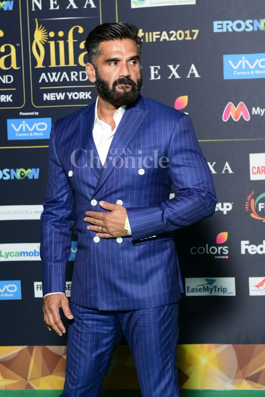 Saif, Salman, Katrina and others make a splashing style statement at an awards show