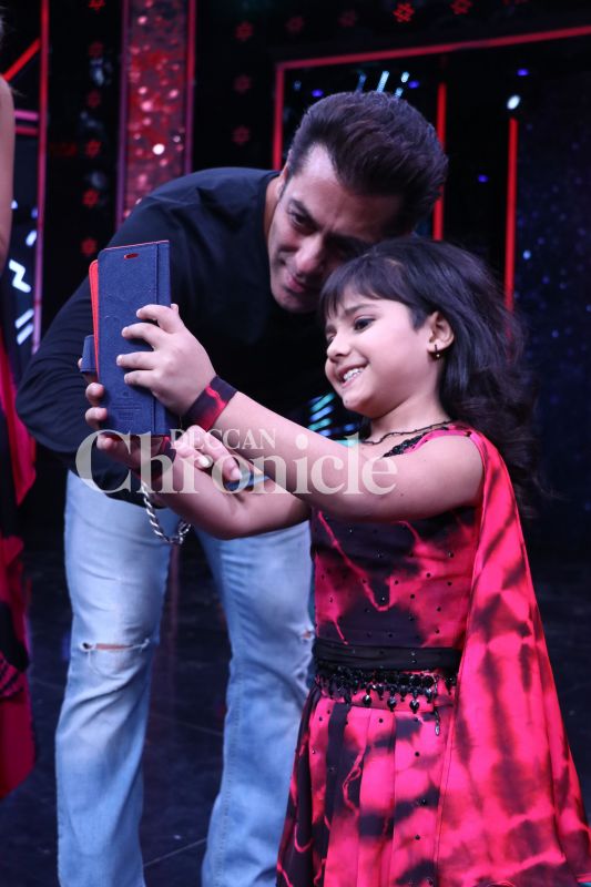 Salman and Katrina are in Christmas mode as they have gala time with kids
