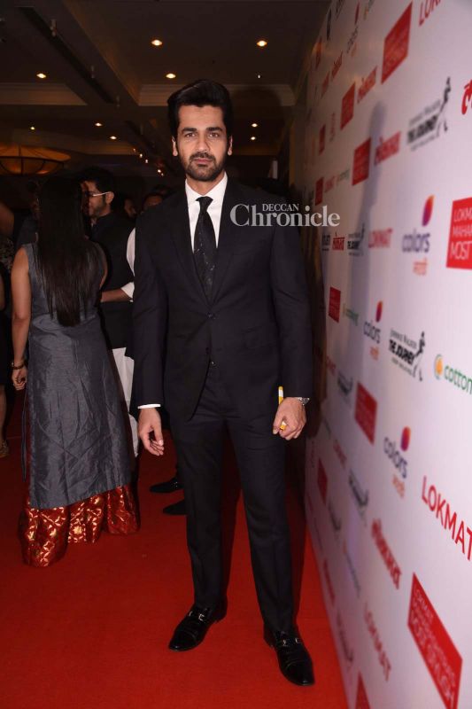 Hrithik, Sonam, Tiger, Radhika, others make fashion statement at awards show Hrithik, Sonam, Tiger, Radhika, others make fashion statement at awards show