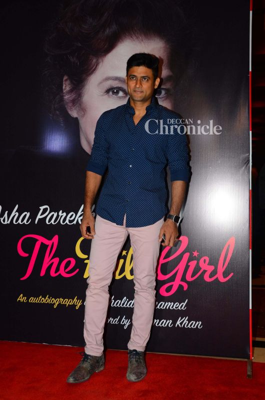 Salman Khan, other stars launch Asha Parekhs autobiography Salman Khan, other stars launch Asha Parekhs autobiography