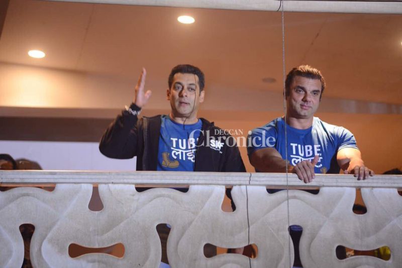 Salman Khan launches Tubelight trailer, greets fans outside his house