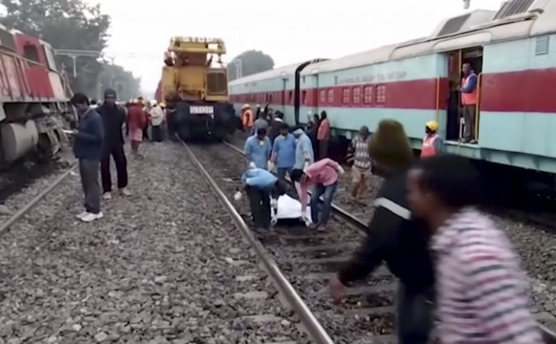 Andhras Hirakhand Express derailed killing 39, injuring 60