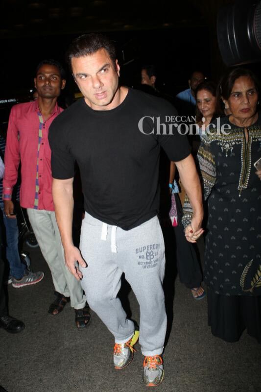 Bollywood celebrities impress with their fashion game Bollywood celebrities impress with their fashion game