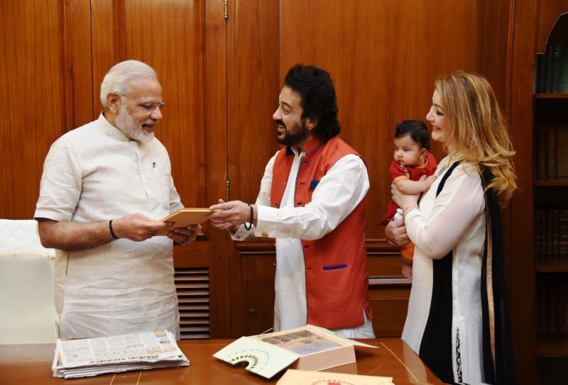 PM plays with Adnan Samis daughter as singer shares Medina sweets with him