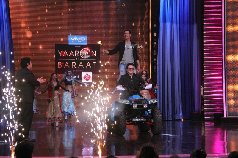 Akshay is quite the acrobat as he bonds with Sajids on chat show